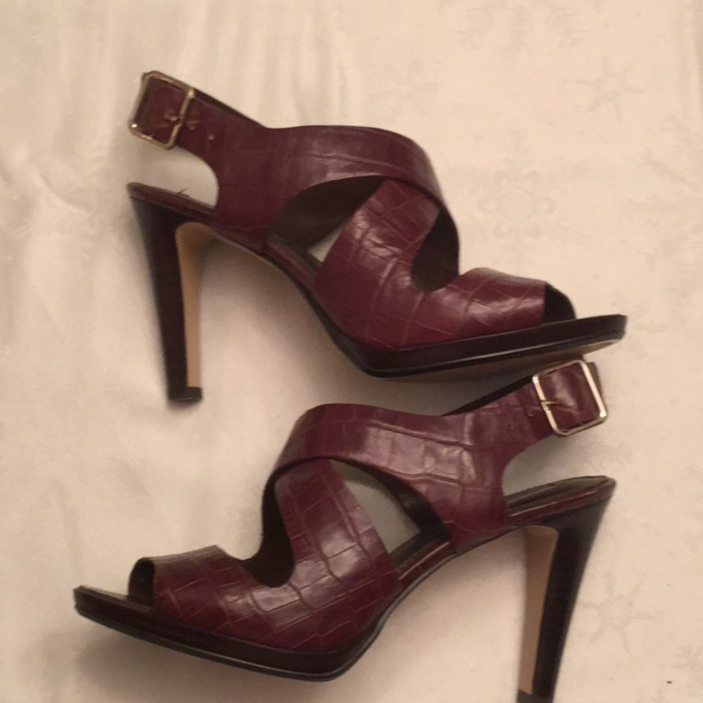Bandolino stamped leather Heels